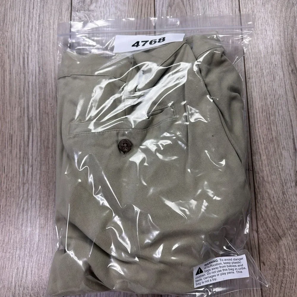 Tommy Bahama Pants Mens Size 35 Waist Beige 100%‎ Silk Pleated Front Casual Soft
